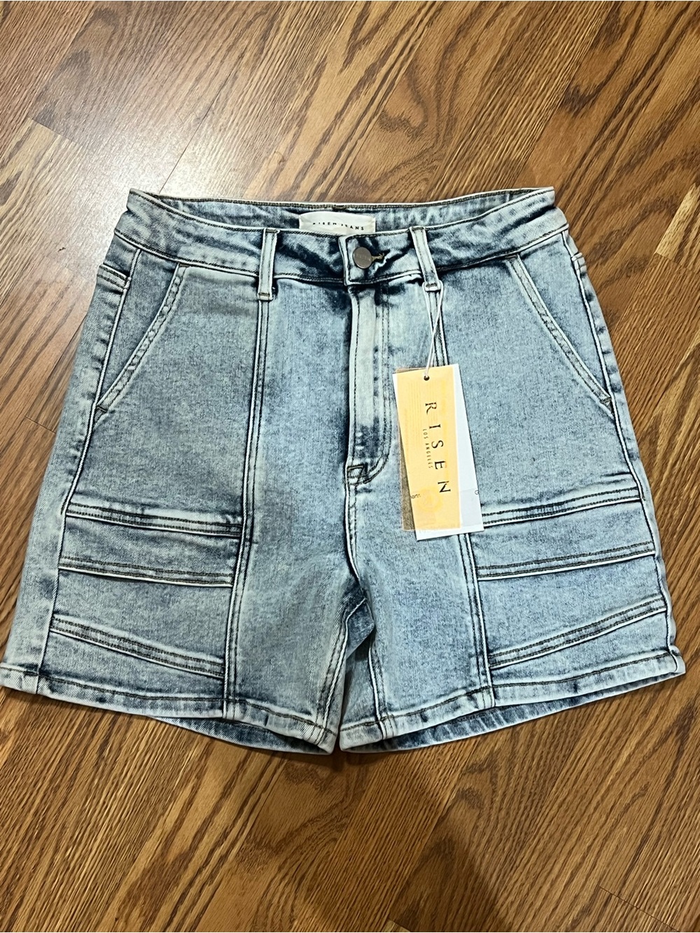 Risen light wash shorts size Large